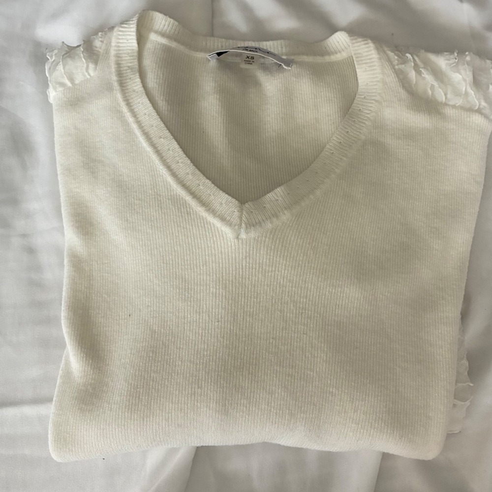 Sioni Milano Ruffle‎ Sleeve V-Neck Knit Top Sweater White Destroyed Sleeve XS
